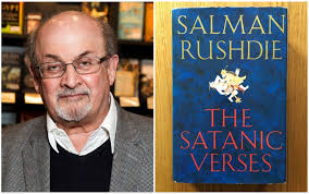 Salman Rushdie, ya sin respirador y puede hablar