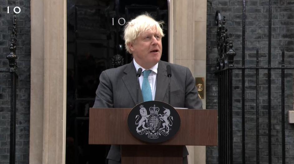 Boris Johnson se despide con guasa al estilo Looney Tones “Esto es todo, amigos”
