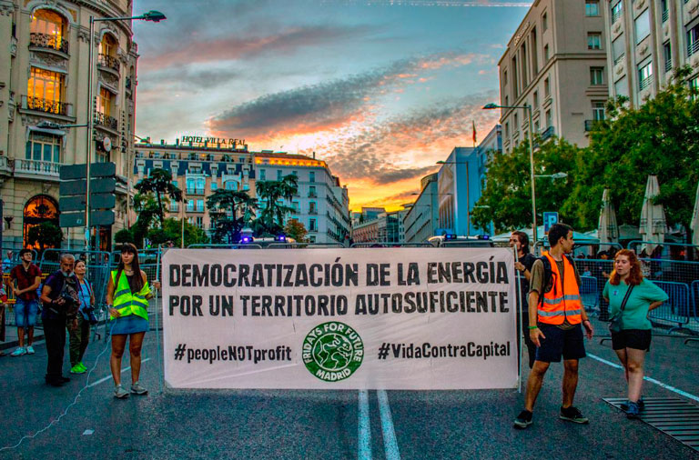 Miles de jóvenes salen a la calle para exigir justicia climática y energética: “Derechos, no privilegios”, foto Juventud por el Clima