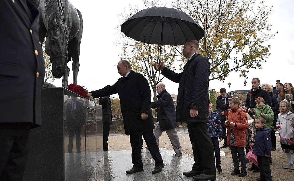 Putin en un acto de homenaje a los soldados caídos.