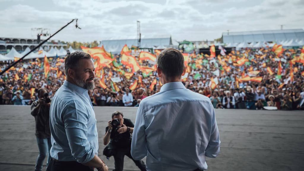 Santiago Abascal junto al presidente polaco Mateusz Morawiecki durante el acto del patido ultra en Madrid. Foto: Vox.