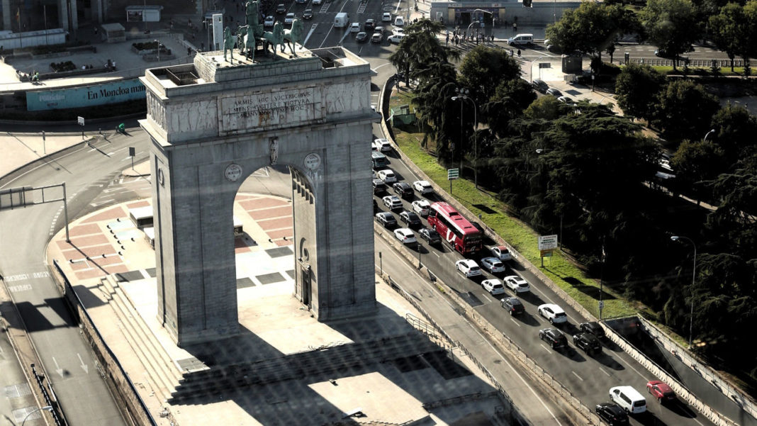 Denuncian ante la Fiscalía a la Universidad Complutense por mantener el Arco de la Victoria, un monumento fascista
