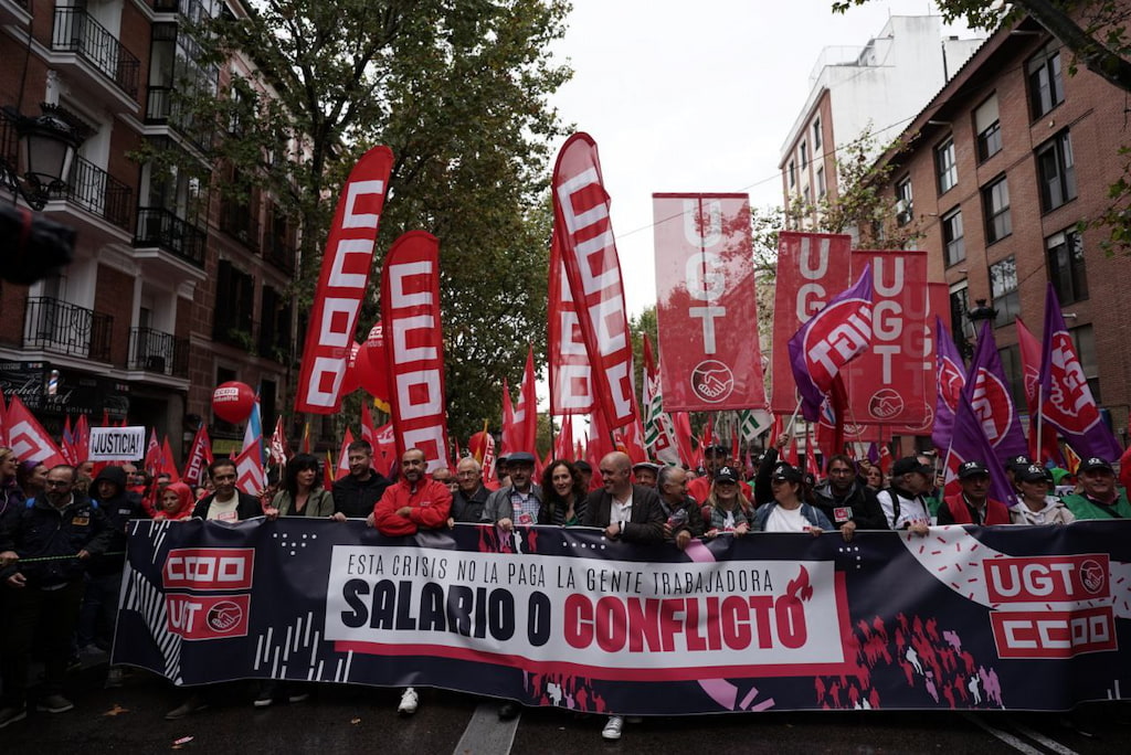 Pepe Álvarez y Unai Sordo encabezan la manifestación organizada por los sindicatos contra la patronal. Foto: CC.OO.