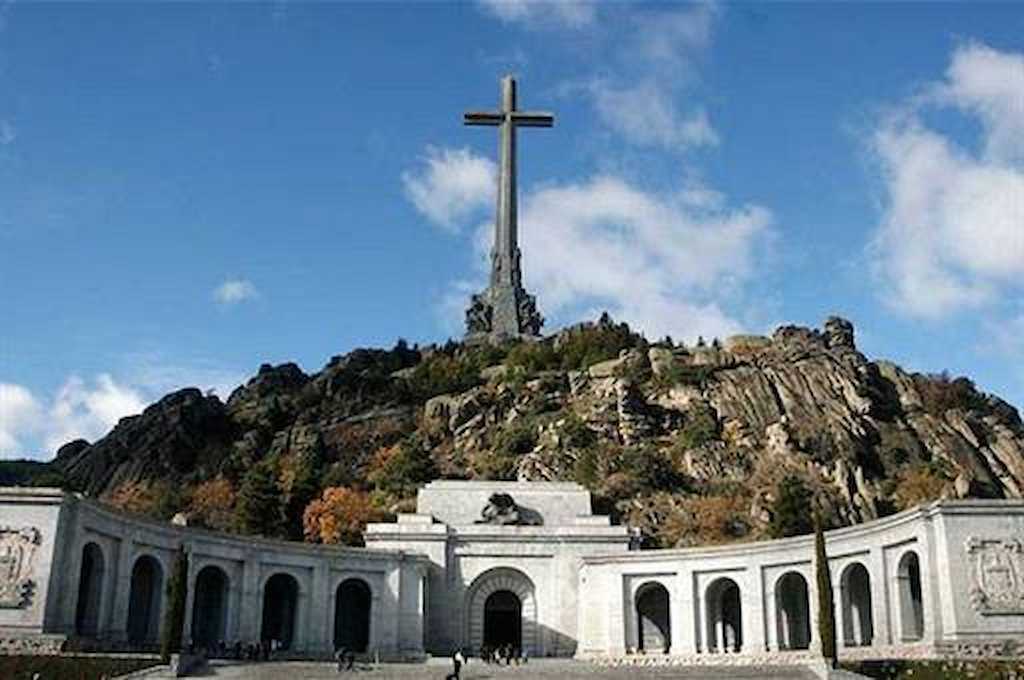 El Gobierno anuncia recurso contra la decisión de la Audiencia Nacional de detener las exhumaciones en el Valle de los Caídos