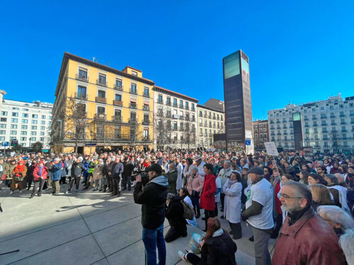 La séptima semana de huelga indefinida de médicos de Familia y pediatras de la Comunidad de Madrid se ha cerrado con una nueva concentración en la capital. Foto: AMYTS