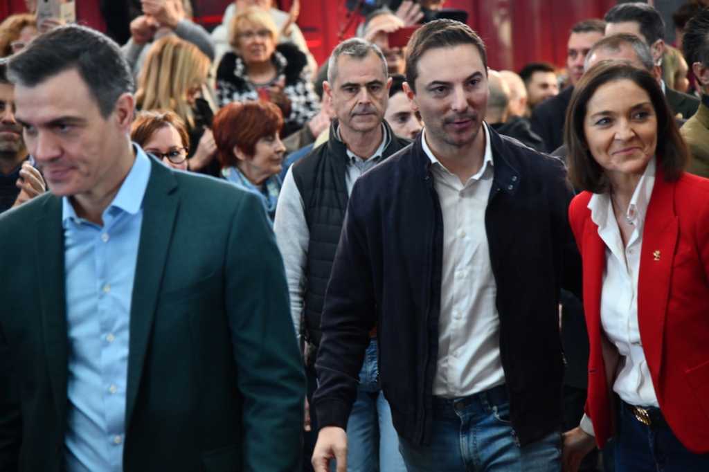 Sánchez, Lobato y Maroto en el acto de presentación de candidata a la alcaldía de Madrid.