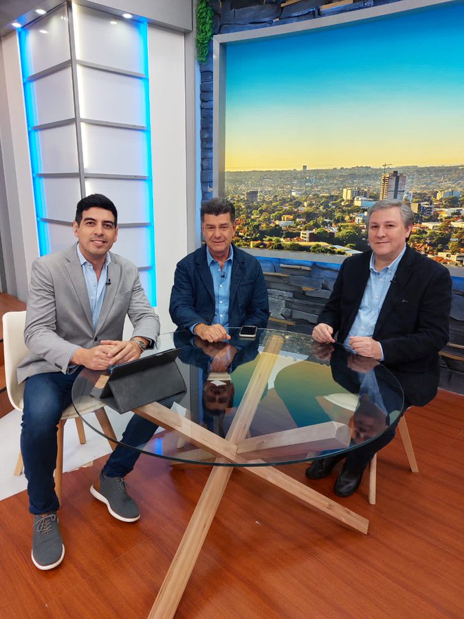Efrain Alegre y Rafael Filizzola entrevistados en la tv paraguaya