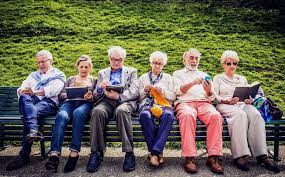 El envejecimiento poblacional en España: la generación de mayores supera al grupo de menos de 20 años