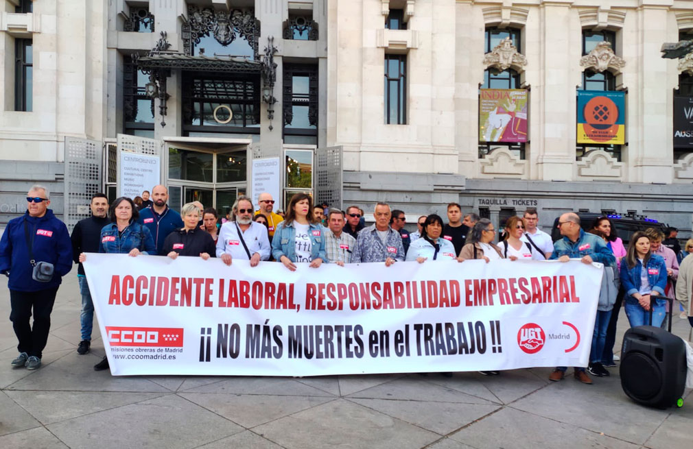 Los sindicatos denuncian en Cibeles la muerte de una persona cada cuatro días por accidente laboral en Madrid