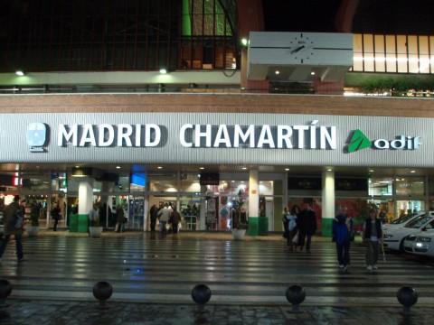 Usuarios con discapacidad enfrentan obstáculos en la Estación de Madrid Chamartín, según el CERMI