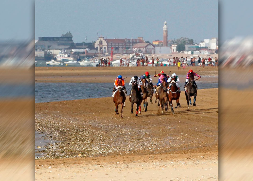 carreras de caballos en las playas de Sanlúcar de Barrameda, en Cádiz