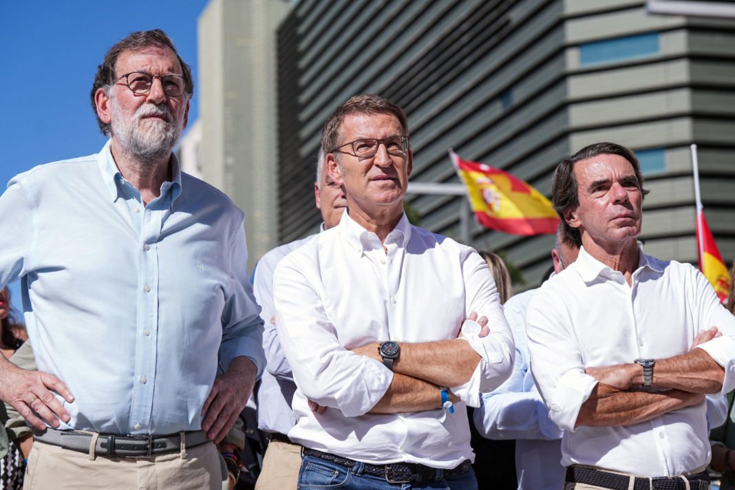 Rajoy, Feijóo y Aznar en el acto previo a la investidura del líder del PP