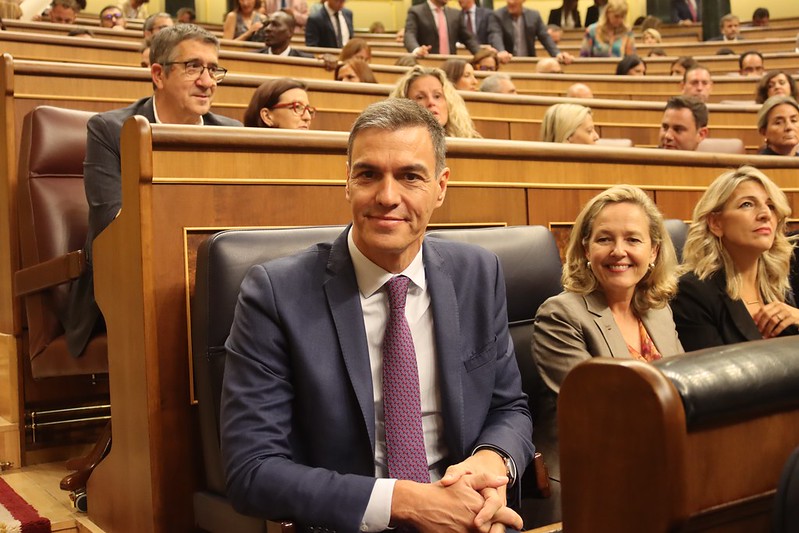 Sánchez resalta su compromiso con el marco constitucional y la unidad de España