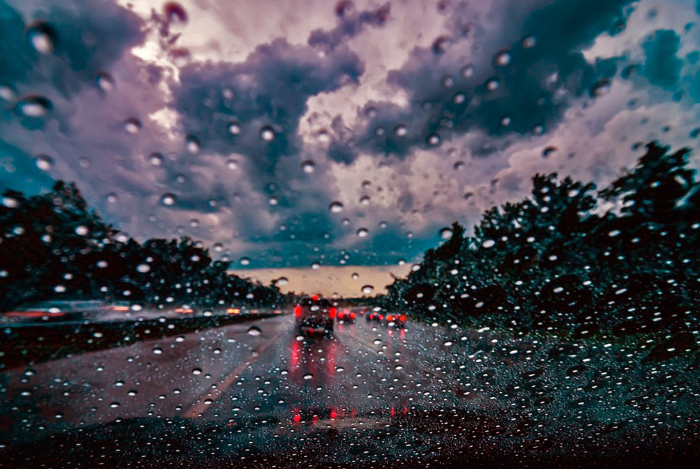 conducir bajo lluvía