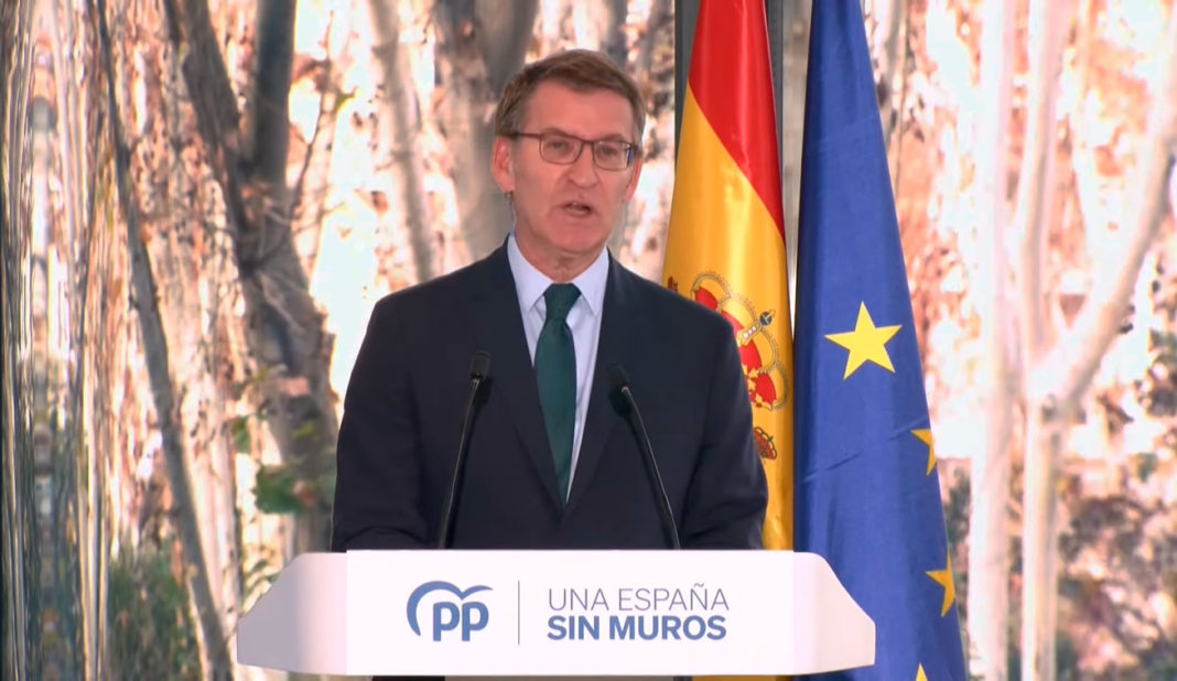 El presidente del PP, Alberto Núñez Feijóo, ha criticado con dureza la moción de censura que se va a votar en el Ayuntamiento de Pamplona.