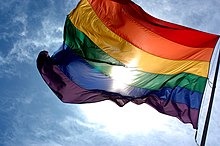 Vox recurre a los tribunales para retirar la bandera LGTBI del Parlament Balear
