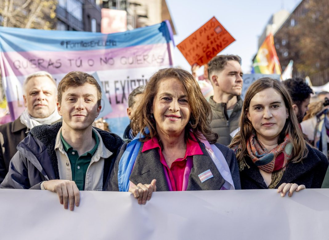 Carla Antonelli en la manifestación al grito de 'Ni Un Paso Atrás', contra las reformas de Ayuso