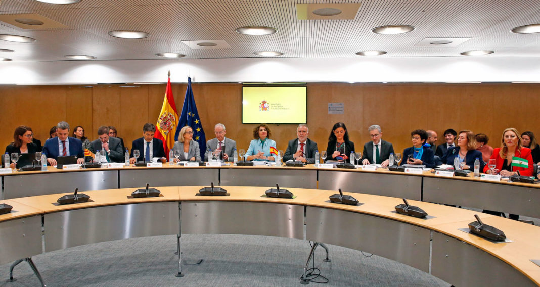 La vicepresidenta cuarta y ministra de Hacienda, María Jesús Montero, ha presidido la primera reunión de esta legislatura del Consejo de Política Fiscal y Financiera
