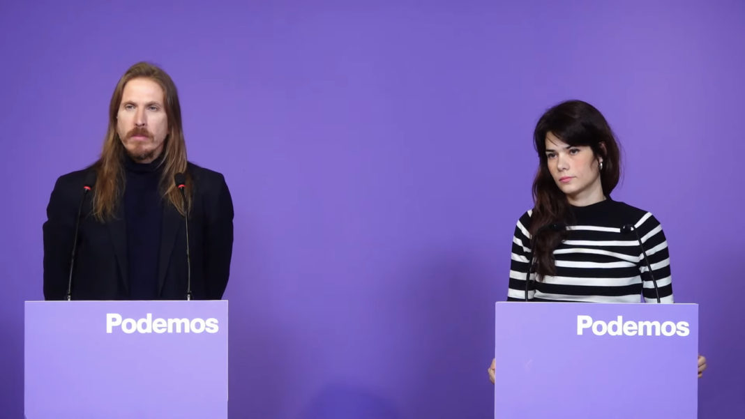 Los portavoces de Podemos, Pablo Fernández e Isa Serra
