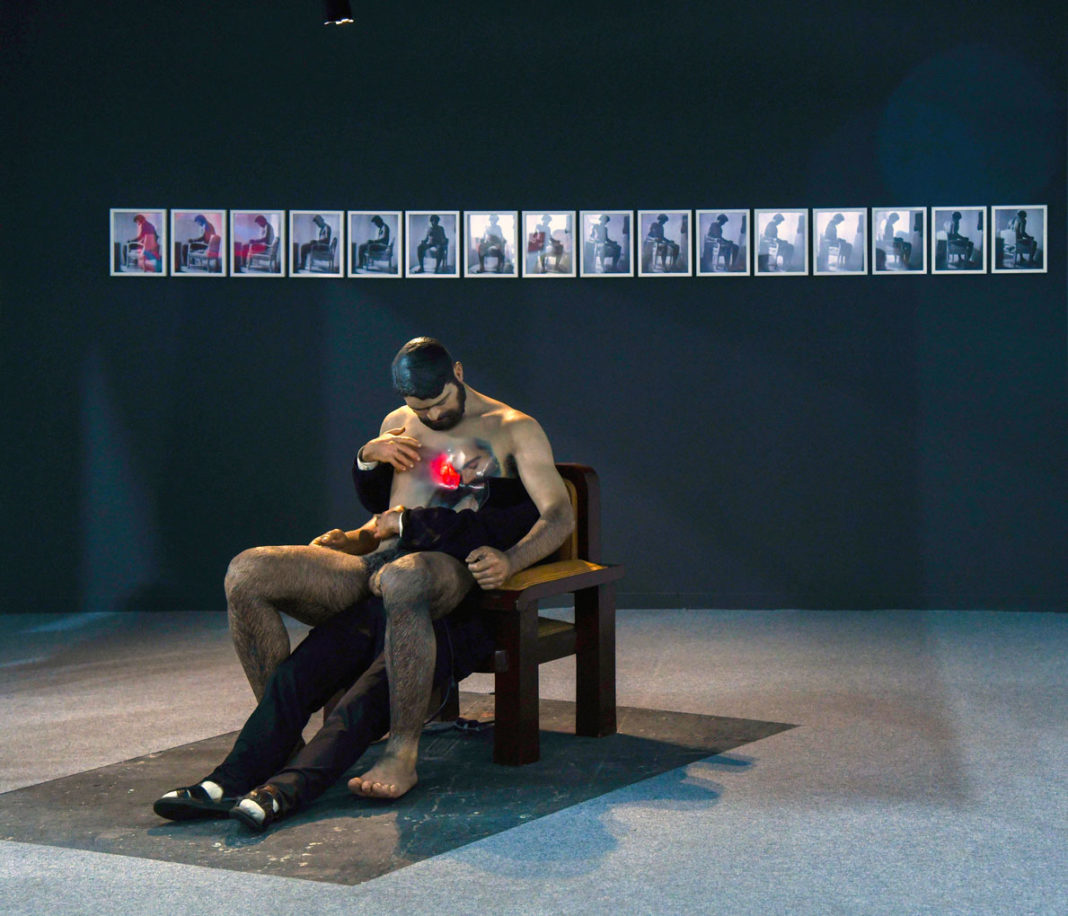 Manuel” por Rodrigo Muñoz, la Escultura de un amor no correspondido que deslumbra en ARCO 2024