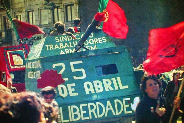 Un día para recordar: la paz y los claveles que redefinieron a Portugal