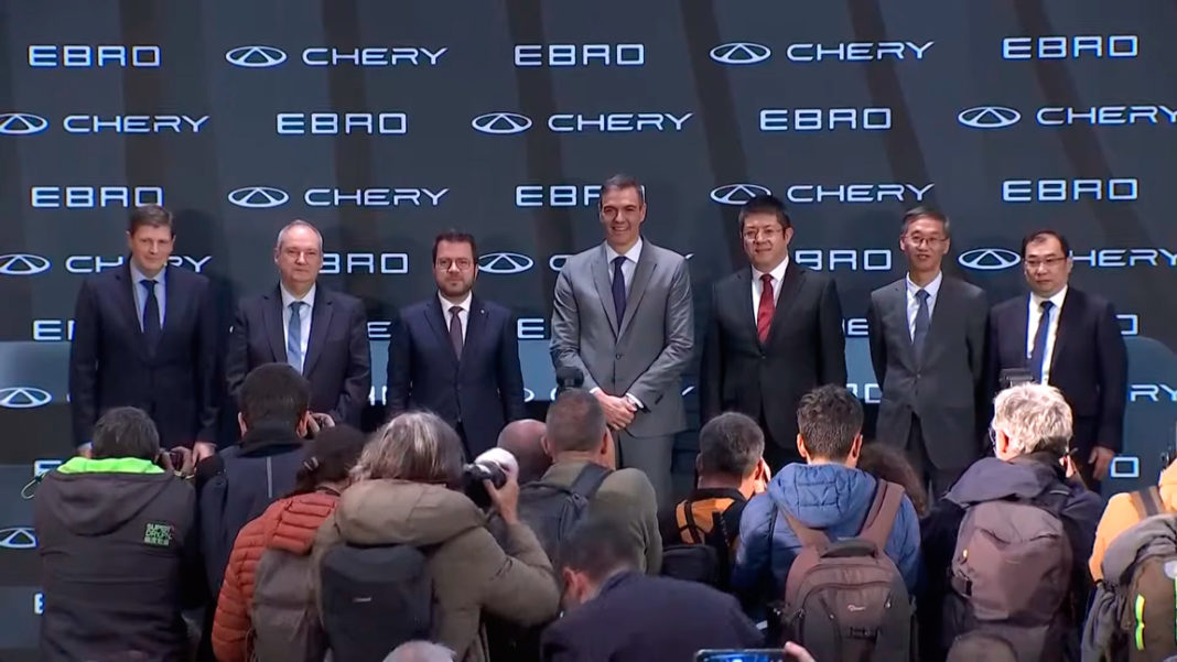 Firma de la alianza de Chery con Ebro en Barcelona, con la presencia de Pedro Sánchez, presidente del Gobierno y el presidente de la Generalitat, Pere Aragonès
