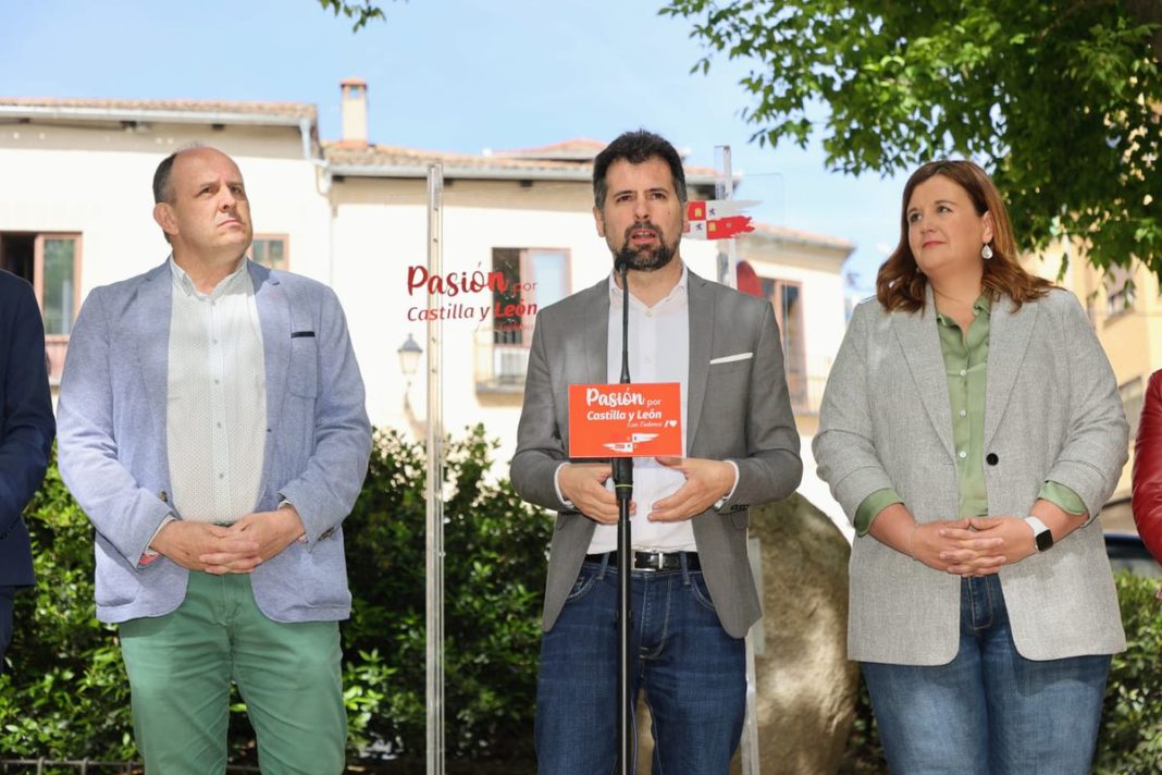 El PSOE de Castilla y León denuncia a El Adelantado de Segovia por manipular la cobertura de un homenaje a las víctimas de los nazis