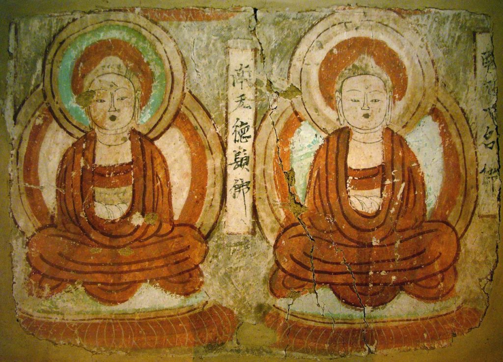 Budas pintados desde el siglo IX hasta el periodo del Estado de Gaochang, en un fragmento de pintura mural de las "Cuevas de los Mil Budas" en Bezeklik, Región Autónoma de Xinjiang.